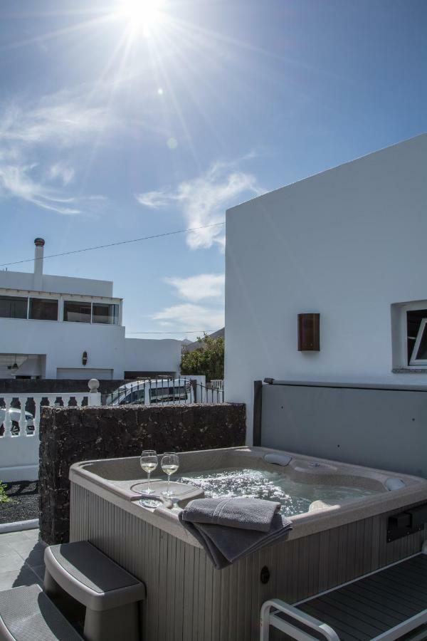 Casa Tahiche - Jacuzzi, Wifi & Bbq Villa ภายนอก รูปภาพ